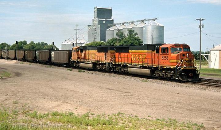 BNSF 8258 E DILWORTH.jpg